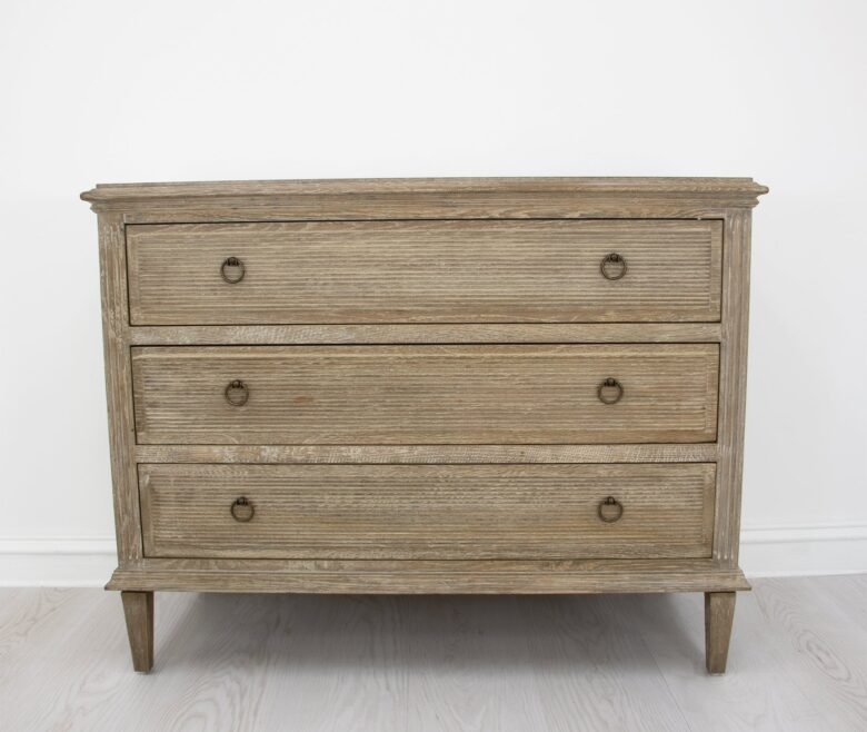 Mia Oak Dresser