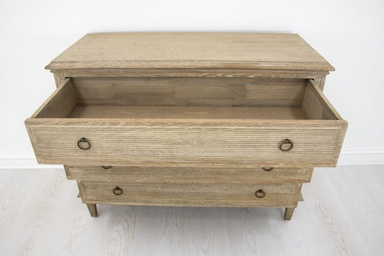 Mia Oak Dresser