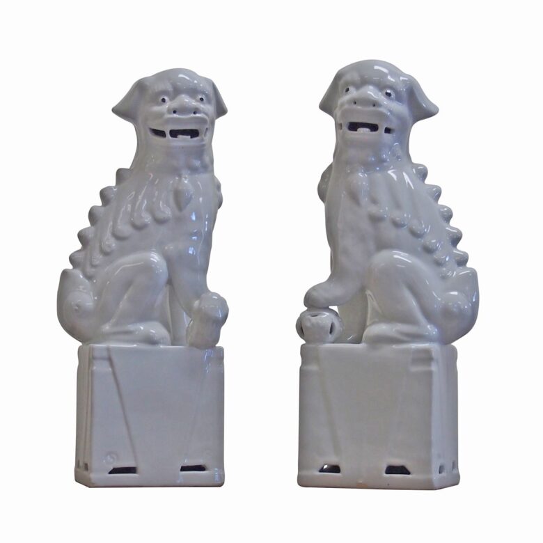 Sitting Foo Dog Pair White - M