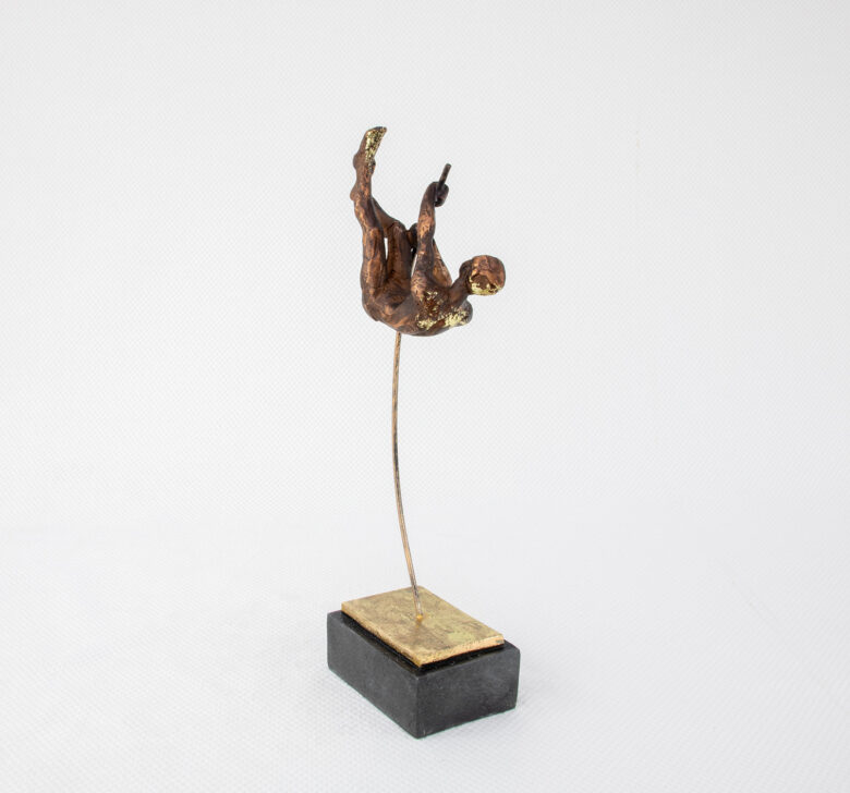 Pole Vaulter Sculpture - Image 3